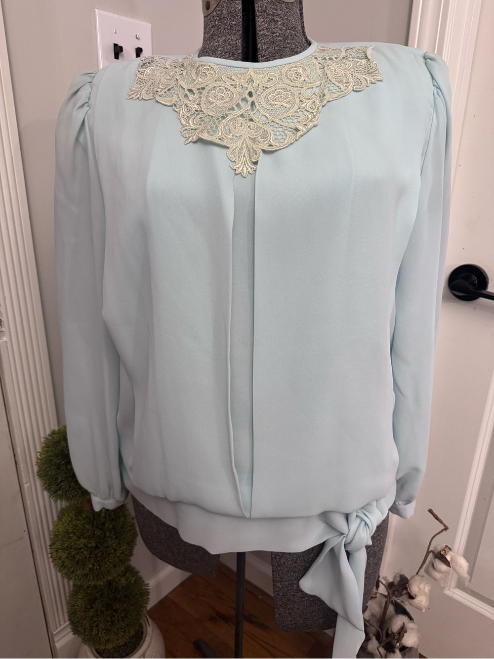 Women’s Epitome Petites Vintage 1980s Light Blue Lace Collar Blouse 14p